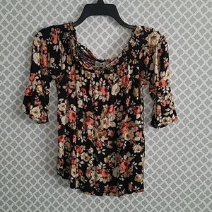 $5 BLOWOUT SALE! 💞Flowery Blouse